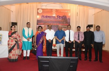 Honorable Governor with the invitees.
