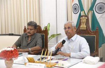 Honorable Governor addressing the Vice Chancellors.