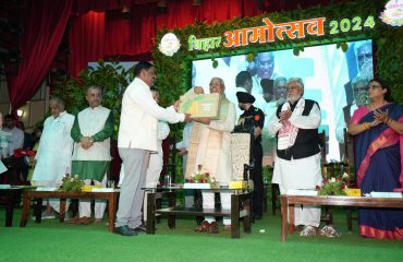 Honorable Governor being welcomed at the event.