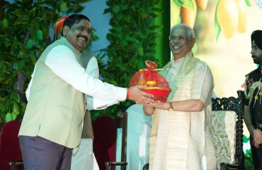 Honorable Governor being welcomed at the event.