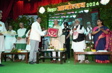 Honorable Governor being welcomed at the event.