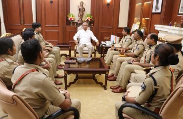 भारतीय पुलिस सेवा के 75 आरआर बैच के परिवीक्षाधीन अधिकारी ने माननीय राज्यपाल से शिष्टाचार भेंट की।