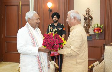 माननीय मुख्यमंत्री ने माननीय राज्यपाल से शिष्टाचार भेंट की।