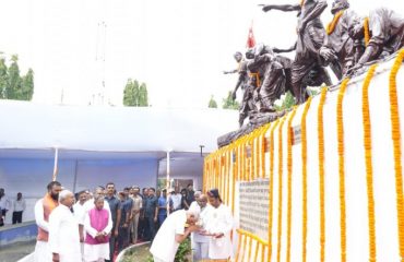 माननीय राज्यपाल ने शहीद दिवस के अवसर पर अमर शहीदों को श्रद्धांजलि अर्पित की।