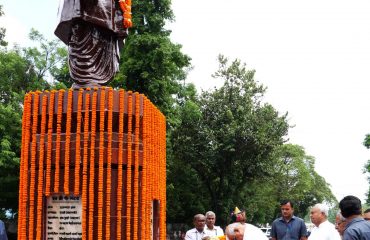 Honorable Governor garlanded the statute of former Chief Minister Late B.P.Mandal on the occasion of his birth anniversary.
