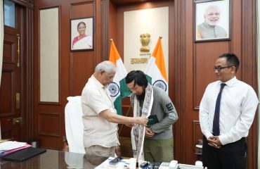 Honorable Governor felicitated Shri Wanlalayamuzala Wart.