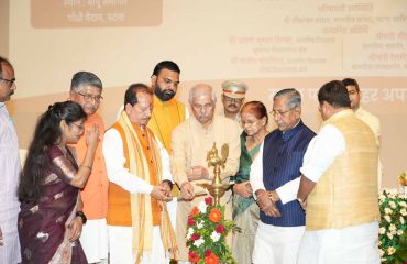 माननीय राज्यपाल ने नगर विकास एवं आवास विभाग द्वारा आयोजित मिशन टोटल सेग्रीगेशन कार्यक्रम का उद्घाटन किया।