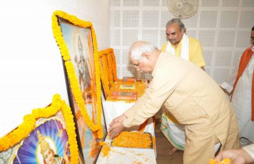 Honorable Governor bowed to Lord Ram.