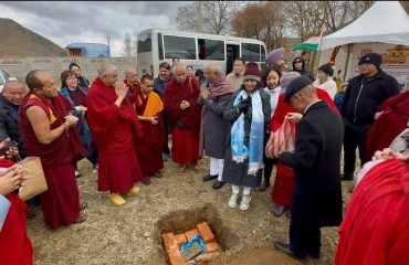माननीय राज्यपाल ने उलानबटार में पेथुब मठ के नए बुद्ध मंदिर की आधारशिला रखी।