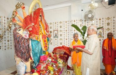 Honorable Governor offered prayers to Maa Durga.