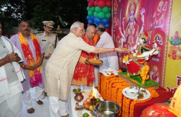 Honorable Governor offered prayers to Maa Durga.