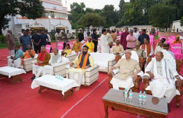 Honorable Governor participated in Maha Aarti and Jagran program organised at the residence of Deputy Chief Minister.