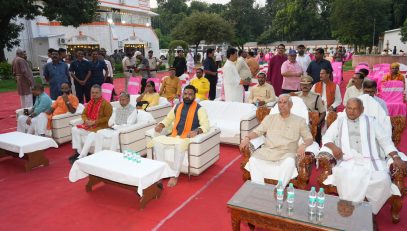 Honorable Governor participated in Maha Aarti and Jagran program organised at the residence of Deputy Chief Minister.