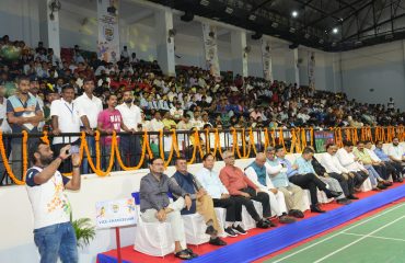 कार्यक्रम में उपस्थित दर्शक।