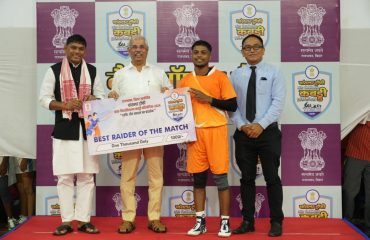 Best Raider (Boy) of the match prize given by Honorable Governor.