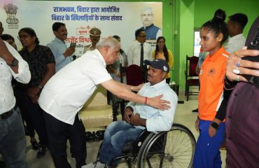माननीय राज्यपाल ने बिहार के प्रतिभावान खिलाड़ियों के साथ संवाद किया ।