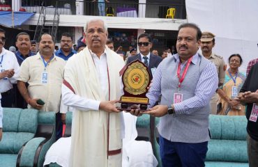 Honorable Governor being welcomed by Bihar Cricket Association.