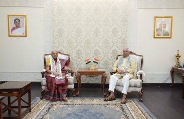 Honorable Governor met Honorable Governor of Uttar Pradesh at Raj Bhavan, Bihar.