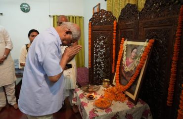 Honorable Governor paid tribute to Late Sharda Sinha.