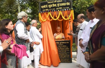 Honorable Governor unveiled the statue of Dr. Mridula Sinha.