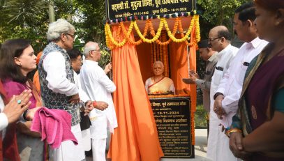 Honorable Governor unveiled the statue of Dr. Mridula Sinha.