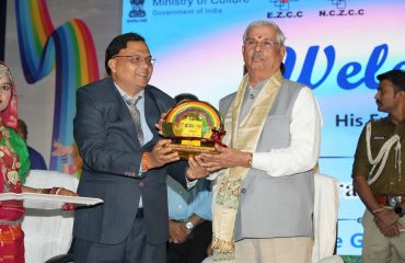 Honorable Governor being welcomed at the event.