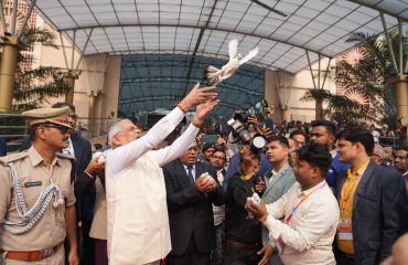 Honorable Governor sending a letter by pigeon at the exhibition.