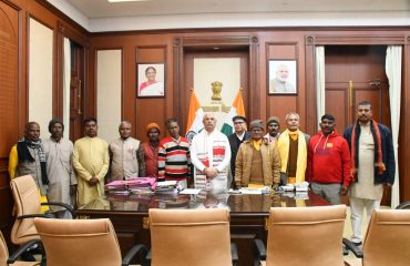 A delegation from vanvasi kalyan ashram met Honorable Governor.