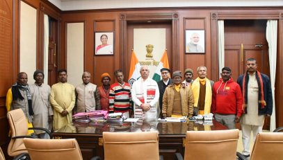 A delegation from vanvasi kalyan ashram met Honorable Governor.