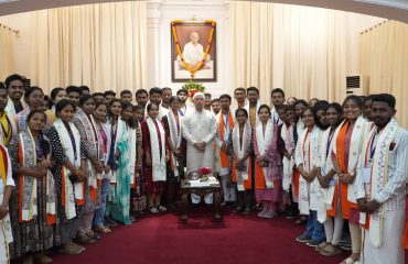 Group photograph with the students.