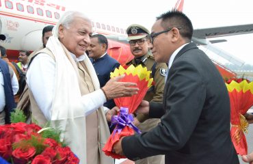 प्रमुख सचिव ने माननीय राज्यपाल का स्वागत किया।