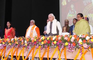 कार्यक्रम में माननीय राज्यपाल।