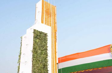 कार्यक्रम में माननीय राज्यपाल ने ध्वजारोहण किया।