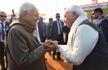 माननीय राज्यपाल का स्वागत माननीय मुख्यमंत्री बिहार द्वारा किया गया