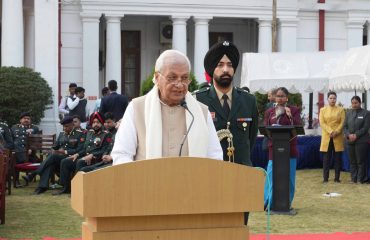 कार्यक्रम में लोगों को संबोधित करते माननीय राज्यपाल।