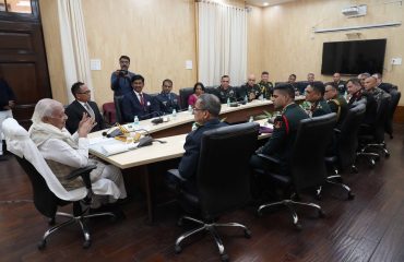 राष्ट्रीय रक्षा महाविद्यालय के अध्ययन दल ने राजभवन में माननीय राज्यपाल से मुलाकात की।