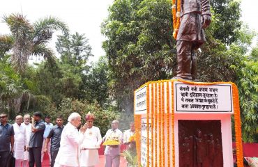 माननीय राज्यपाल ने संपूर्ण क्रांति दिवस के अवसर पर लोकनायक स्वर्गीय जय प्रकाश नारायण को नमन किया।