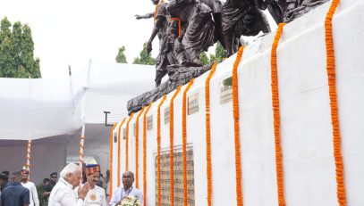 माननीय राज्यपाल ने शहीद दिवस के अवसर पर अमर शहीदों को श्रद्धांजलि अर्पित की।