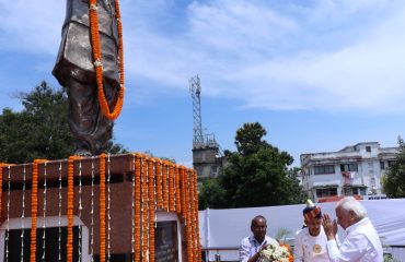 Honorable Governor paid tribute to former Prime Minister Late Atal Bihari Vajpayee in his death anniversary.