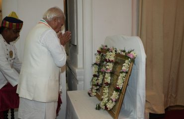 माननीय राज्यपाल ने राजभवन में राष्ट्रपिता महात्मा गांधी और पूर्व प्रधानमंत्री स्वर्गीय लाल बहादुर शास्त्री को नमन किया।