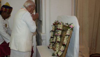 माननीय राज्यपाल ने राजभवन में राष्ट्रपिता महात्मा गांधी और पूर्व प्रधानमंत्री स्वर्गीय लाल बहादुर शास्त्री को नमन किया।