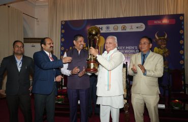 माननीय राज्यपाल ने एफआईएच हॉकी पुरुष जूनियर विश्व कप-2025 ट्रॉफी का अनावरण किया।