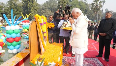 Honorable Governor bowed to Bharat Ratna Dr Rajendra Prasad.