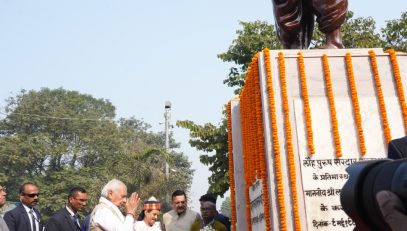 Honorable Governor bowed to Sardar Vallabhbhai Patel on the occasion of his death anniversary.