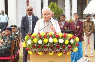 कार्यक्रम में लोगों को संबोधित करते माननीय राज्यपाल।