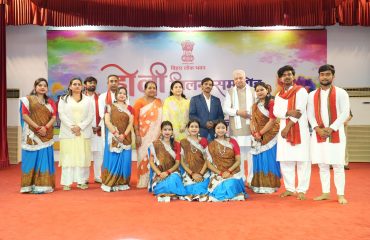 ग्रुप फोटोग्राफ।