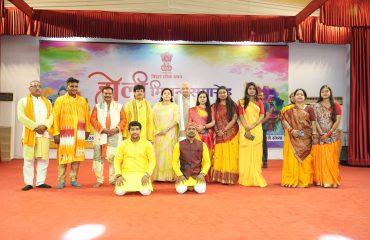 ग्रुप फोटोग्राफ।