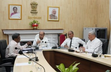 माननीय राज्यपाल ने शिक्षा और स्वास्थ्य के क्षेत्र में किए जा रहे कार्यों के बारे में जानकारी प्राप्त की।