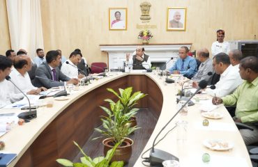 माननीय राज्यपाल ने पथ निर्माण विभाग के कार्यों के बारे में जानकारी प्राप्त की।