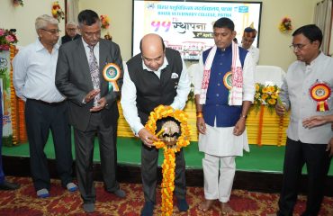 Honorable Governor inaugurated the event by deep prajwalan.